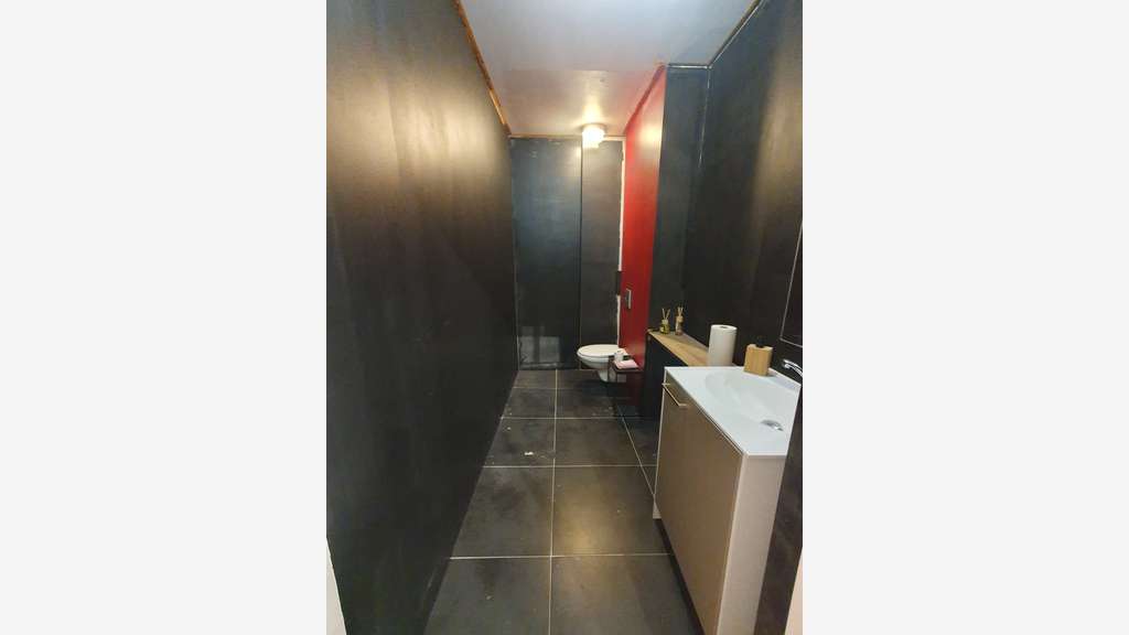 200 M² ZONE SUD MONTELIMAR