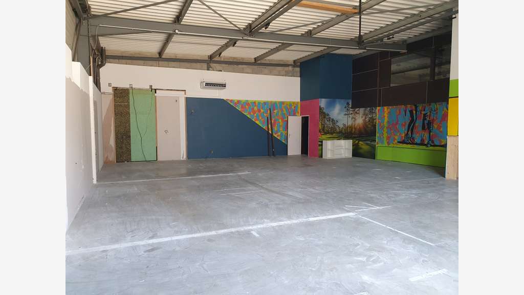 200 M² ZONE SUD MONTELIMAR