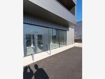 300M² EN FACADE ROUTE DE MARSEILLE