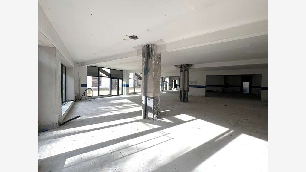 Loue local commercial 84m² avec parking Montélimar