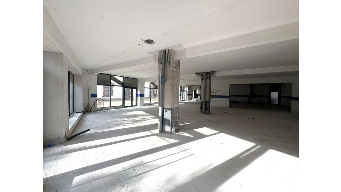 Local commercial 84m² avec parking