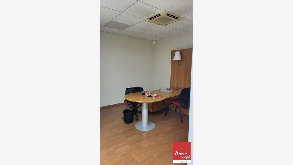 Local commercial 135m² à louer à Montélimar 