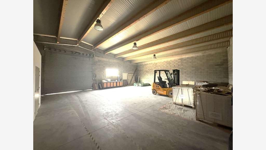Local d'activités 158m² à louer à Montélimar 