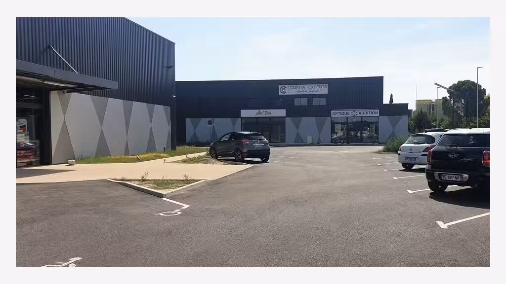 MONTEUX - LOCAL COMMERCIAL à louer
