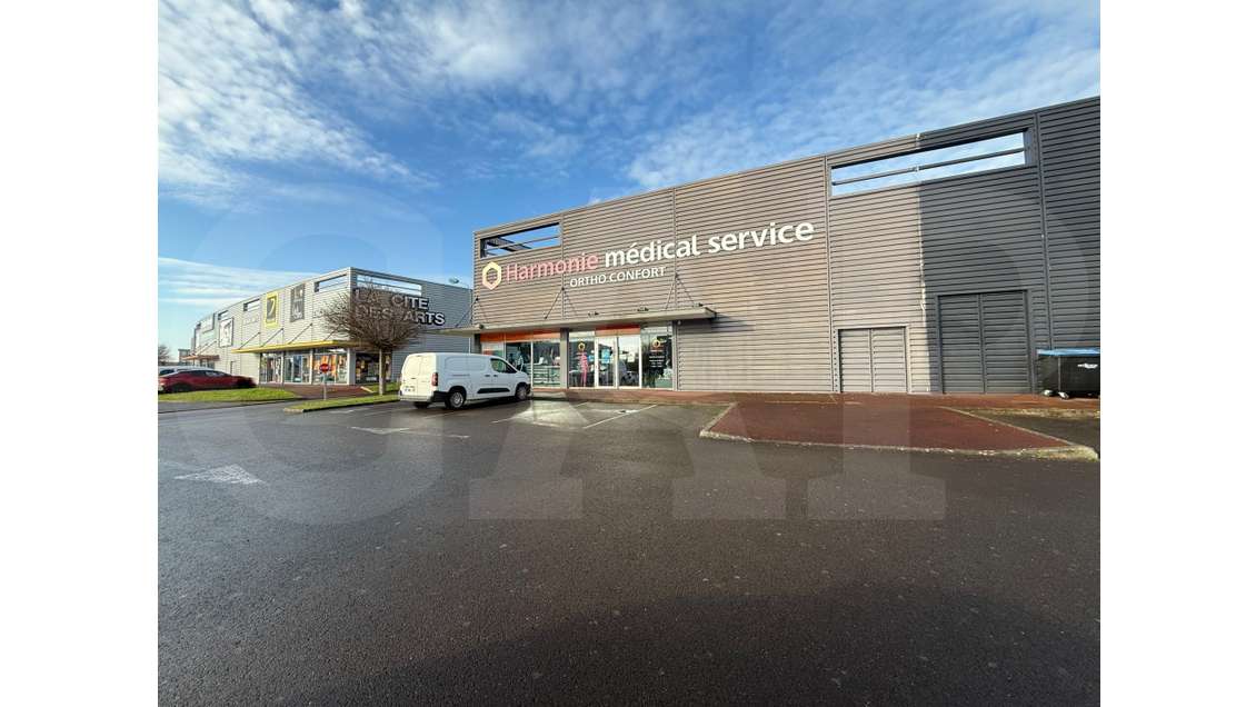 Cellule commerciale 360m² à louer zc Montgermont