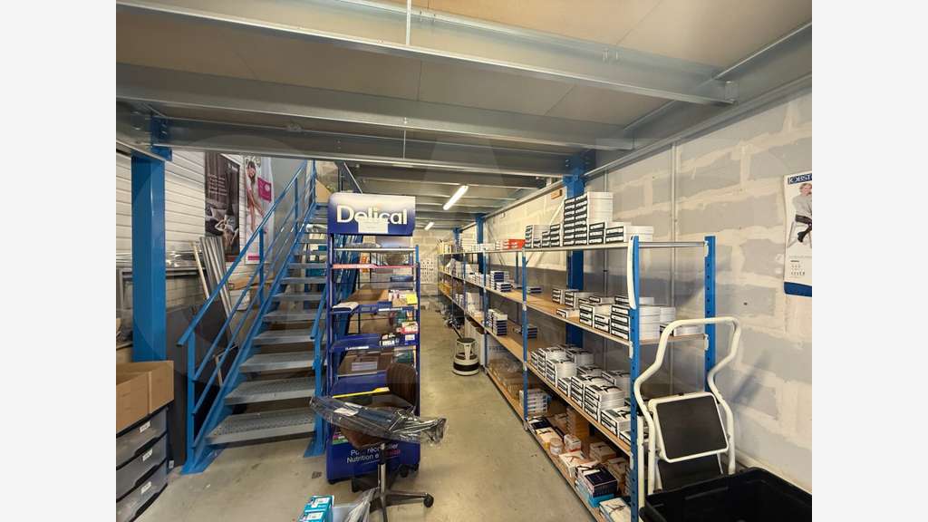 Cellule commerciale 360m² à louer zc Montgermont