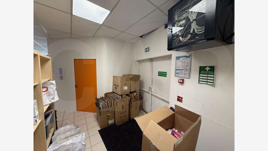 Cellule commerciale 360m² à louer zc Montgermont