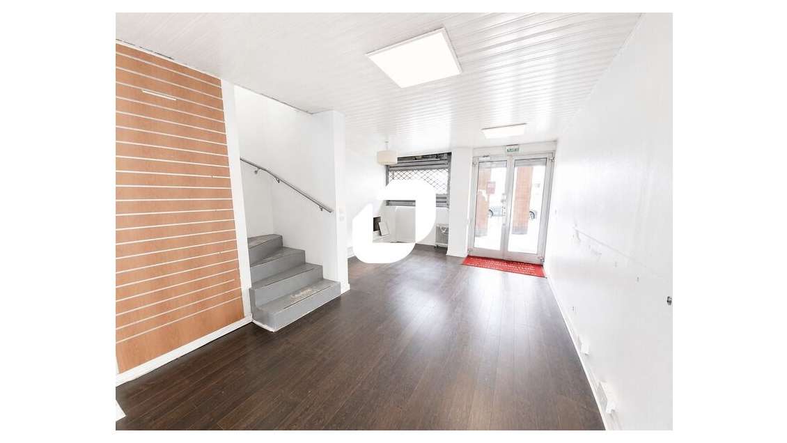  vous propose à la location un local comme
