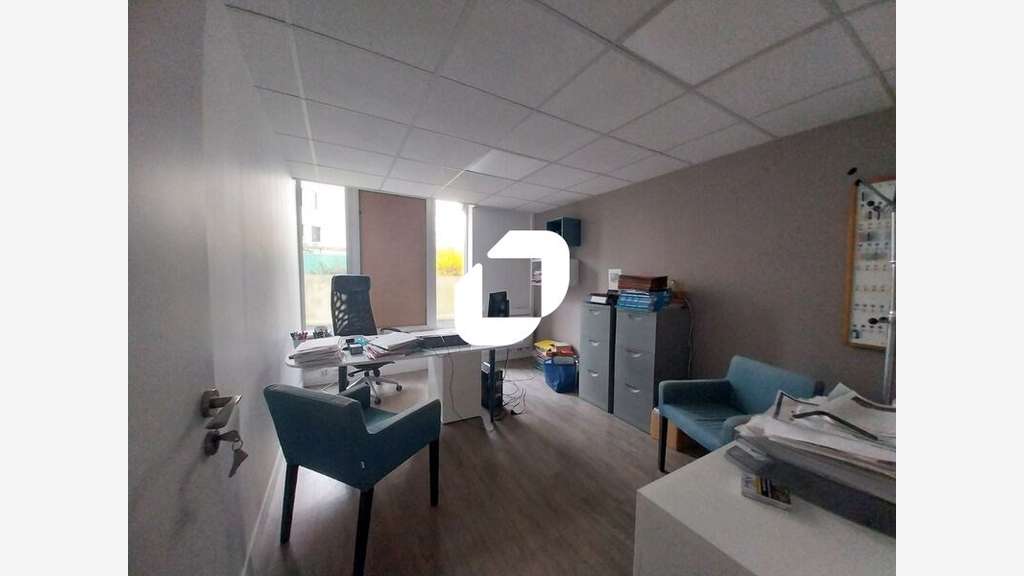  vous propose à la location un local comme