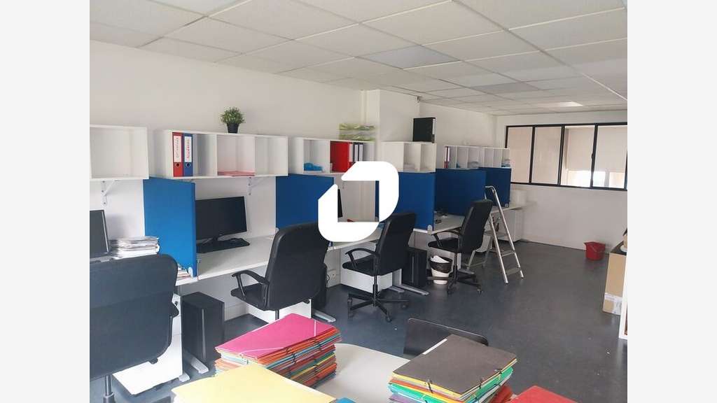  vous propose à la location un local comme