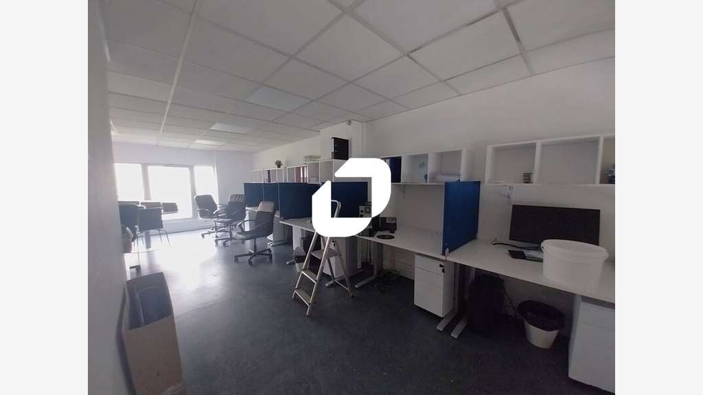  vous propose à la location un local comme