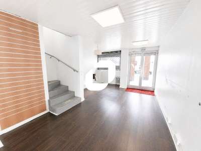  vous propose à la location un local comme