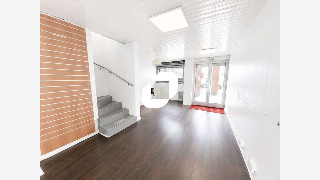  vous propose à la location un local comme
