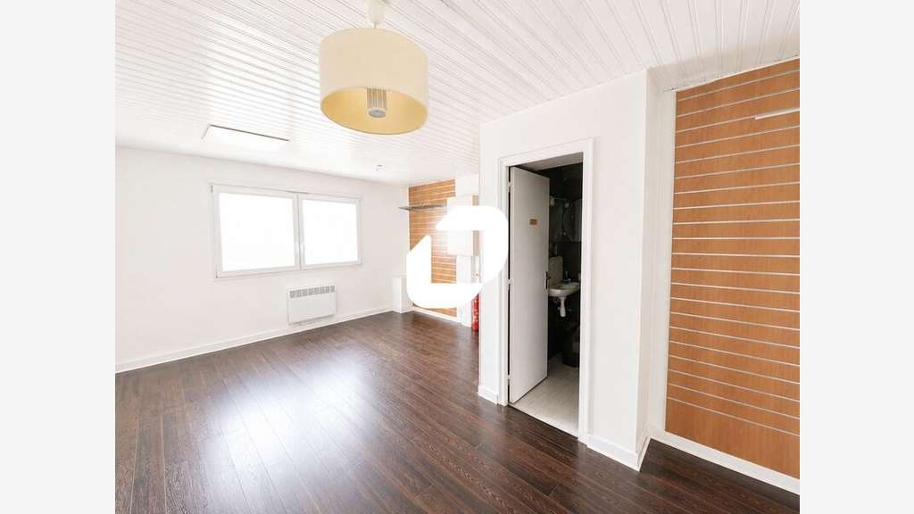  vous propose à la location un local comme