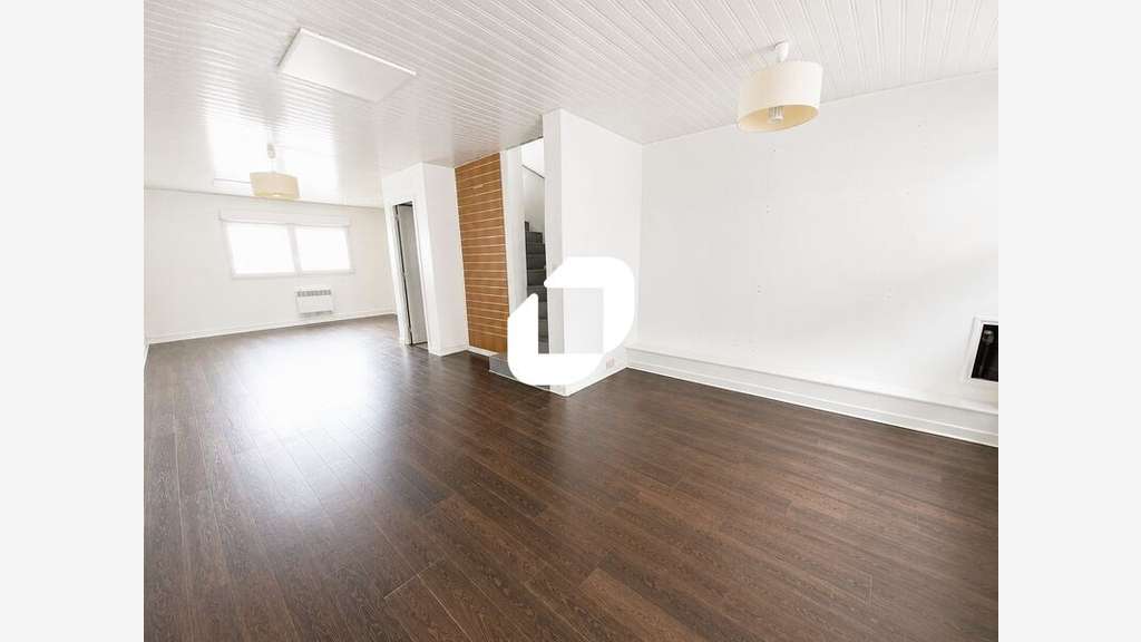  vous propose à la location un local comme