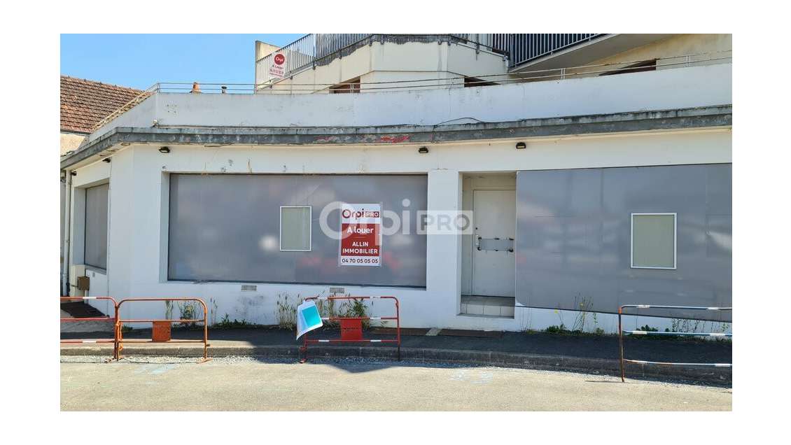 A louer local 165m² + cave et réserve à Montluçon