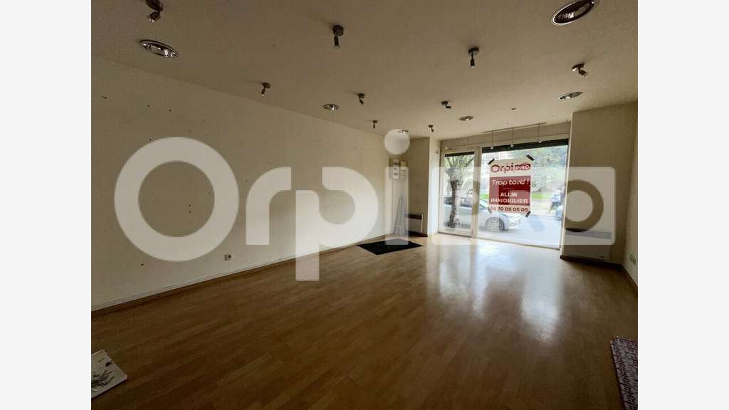 Local 50m² à louer excellente visibilité Montluçon