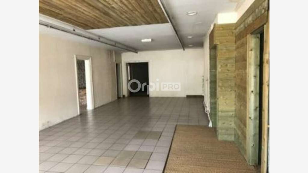 Magasin 300m² à louer bel empl à Montluçon