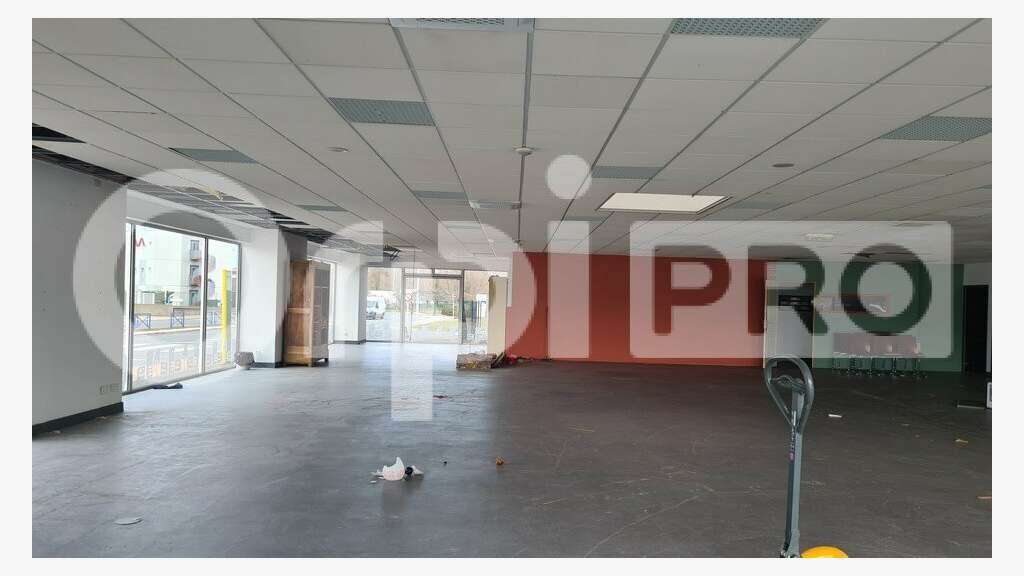 Local 835m² à louer zone St Jacques à Montluçon