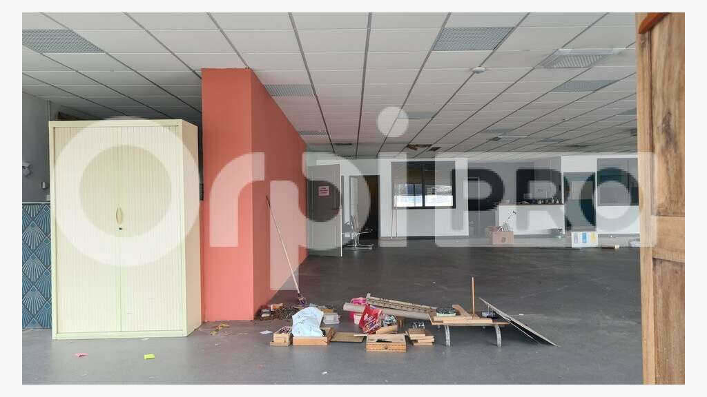 Local 835m² à louer zone St Jacques à Montluçon