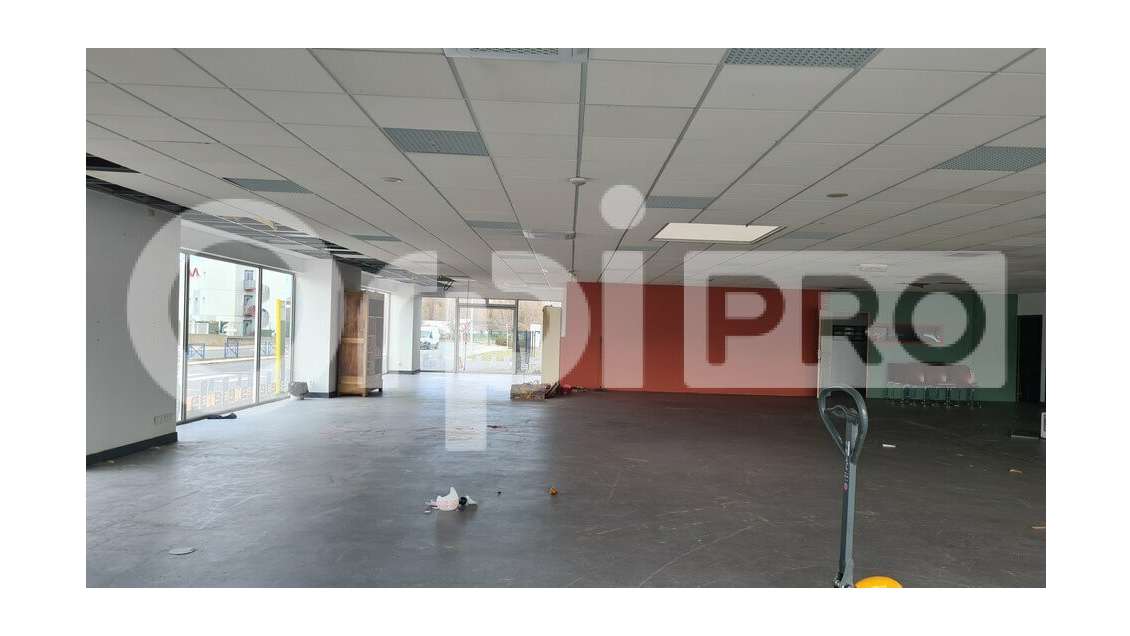 Local 835m² à louer zone St Jacques à Montluçon