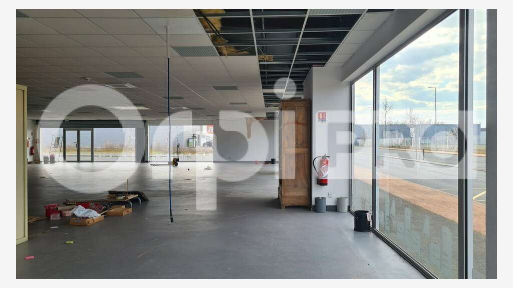 Local 835m² à louer zone St Jacques à Montluçon