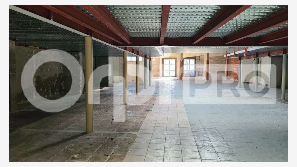 Local commercial 1169m² à louer à Montluçon centre