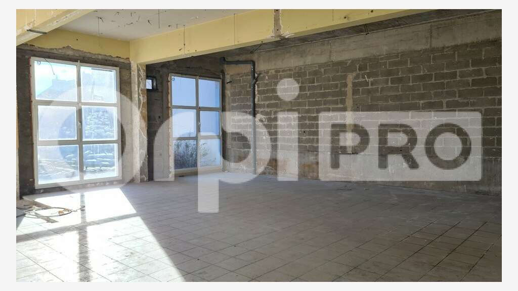 Local commercial 1169m² à louer à Montluçon centre
