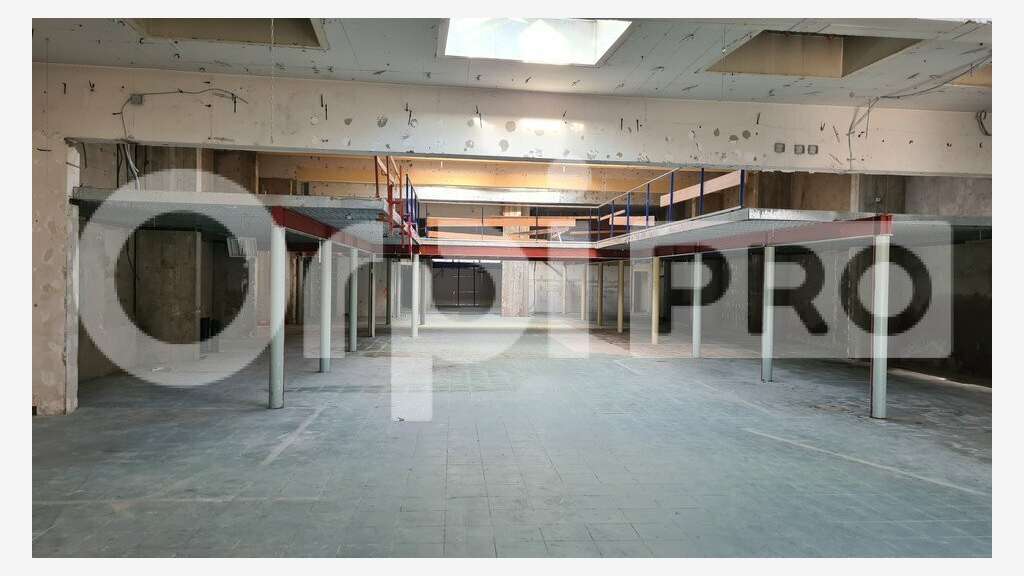 Local commercial 1169m² à louer à Montluçon centre