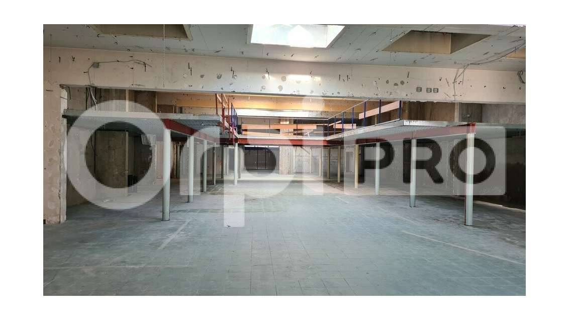 Local commercial 1169m² à louer à Montluçon centre