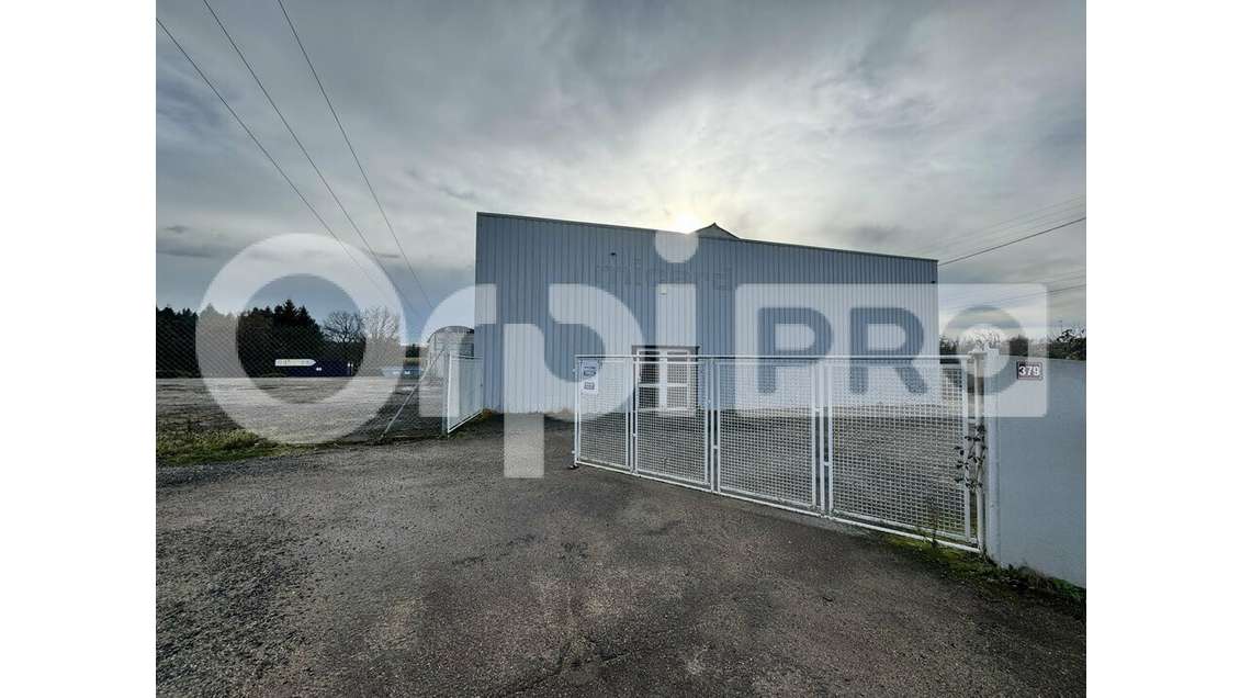 Site professionnel 542m² à louer à Montluçon