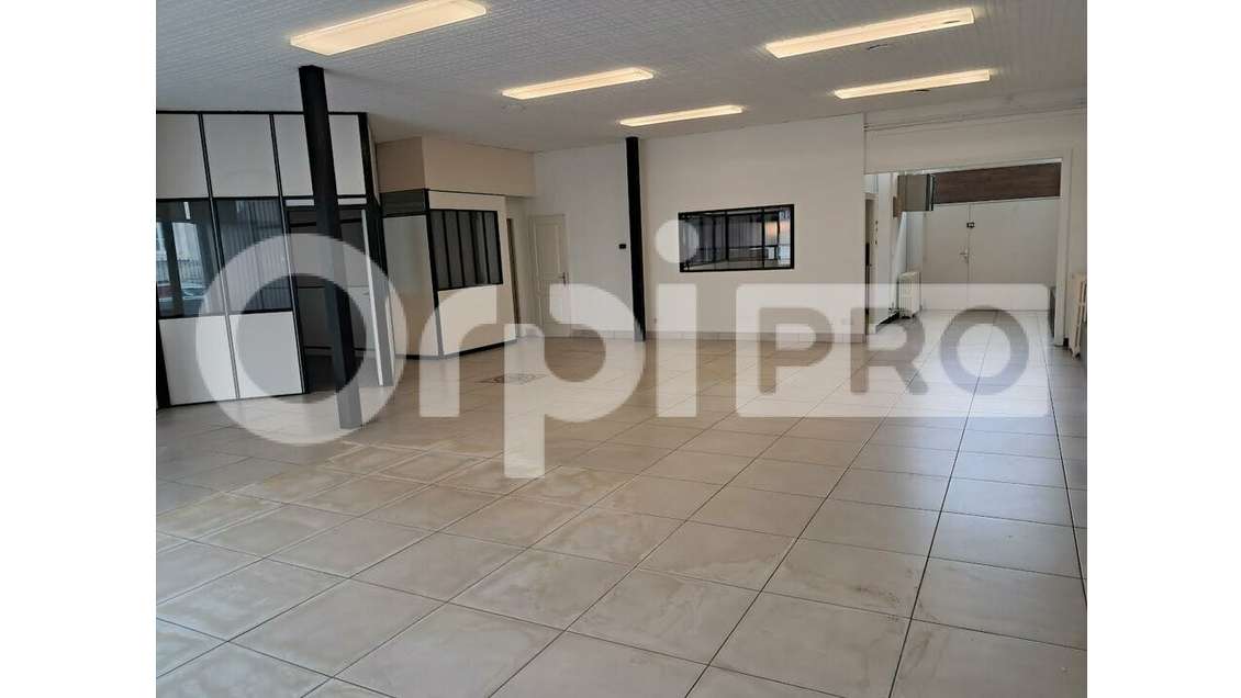 location magnifique local 160m² à Montluçon