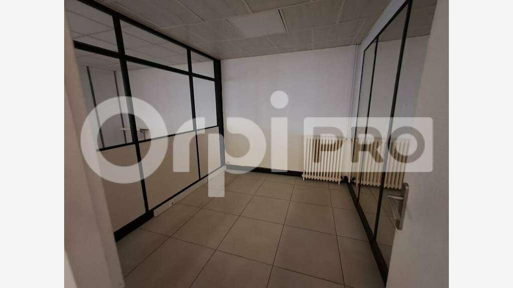 location magnifique local 160m² à Montluçon