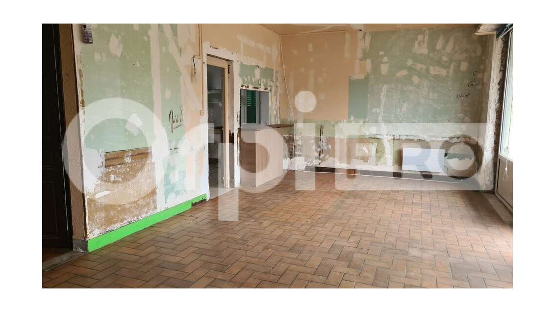 Local commercial 60m² + appart à louer à Montluçon