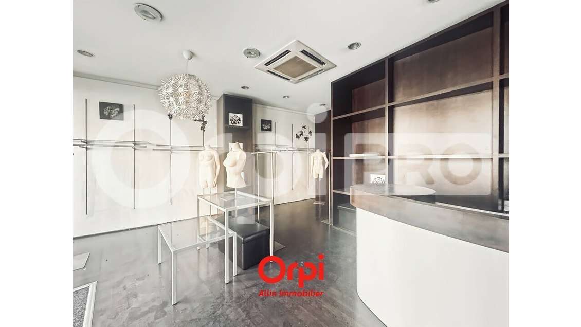 Local commercial 32m² à louer empl N°1 Montluçon