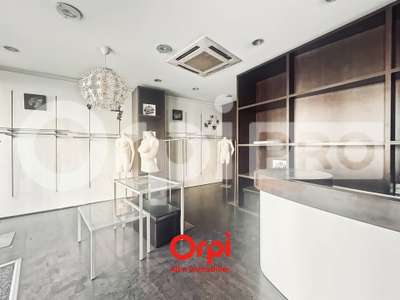 Local commercial 32m² à louer empl N°1 Montluçon