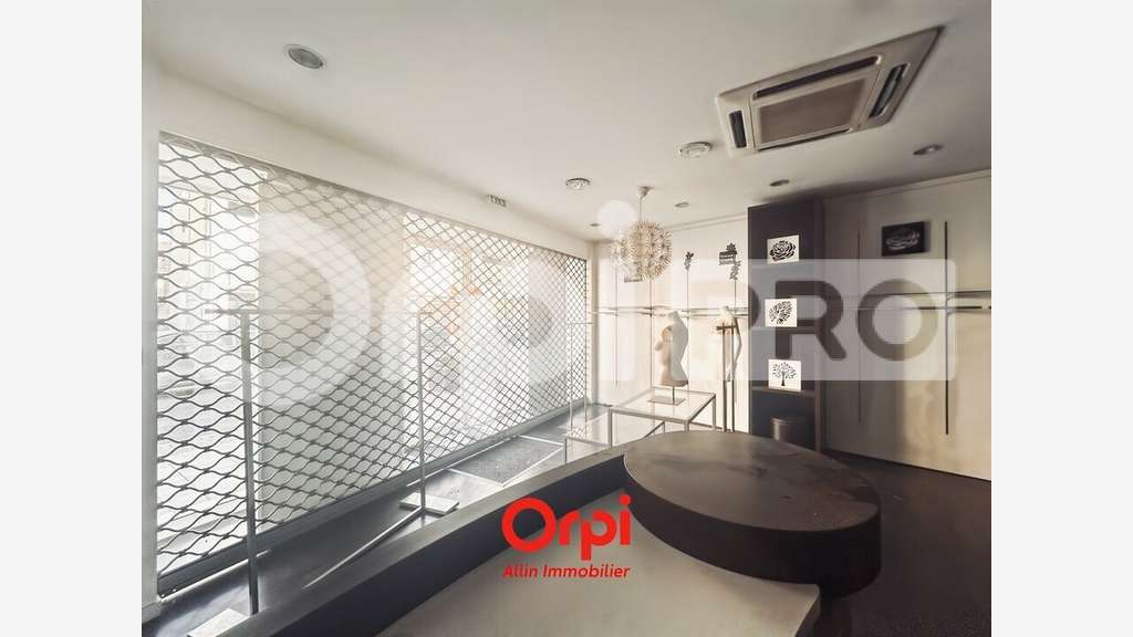 Local commercial 32m² à louer empl N°1 Montluçon