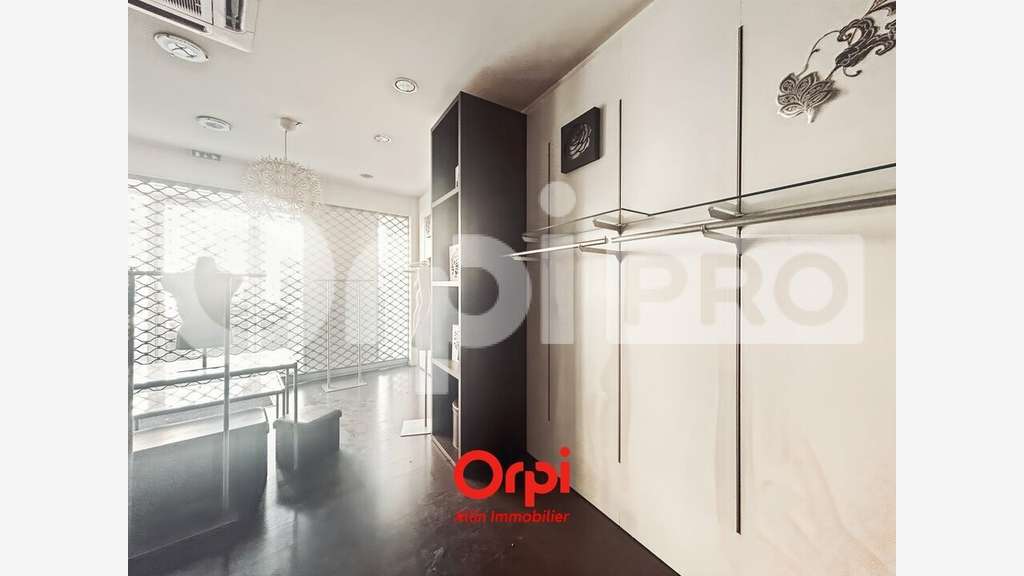 Local commercial 32m² à louer empl N°1 Montluçon