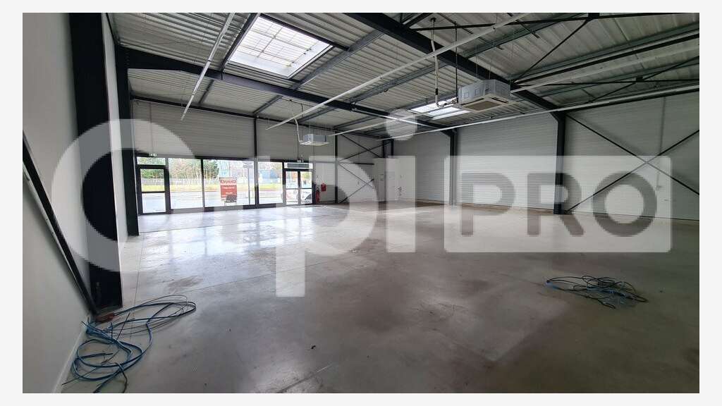 Local 400m² à louer Zone St jacques Montluçon