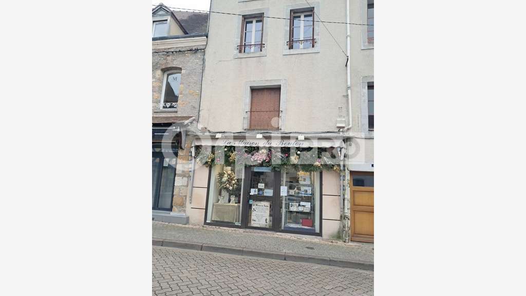 Loue local cial 90m² idéalement situé à Montluçon