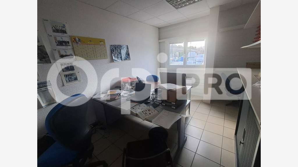 A louer local indus bureaux de 806m² à Montluçon