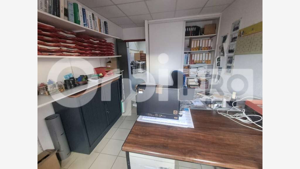A louer local indus bureaux de 806m² à Montluçon