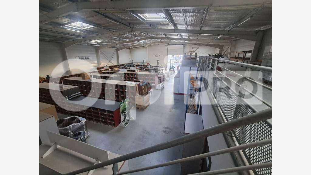 A louer local indus bureaux de 806m² à Montluçon