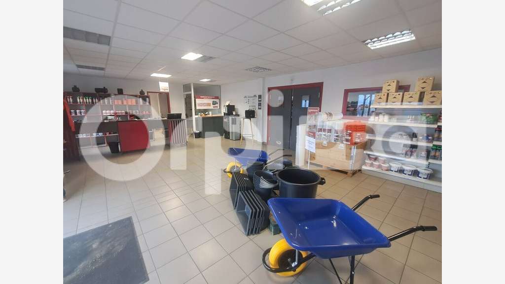 A louer local indus bureaux de 806m² à Montluçon