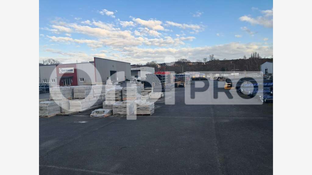 A louer local indus bureaux de 806m² à Montluçon