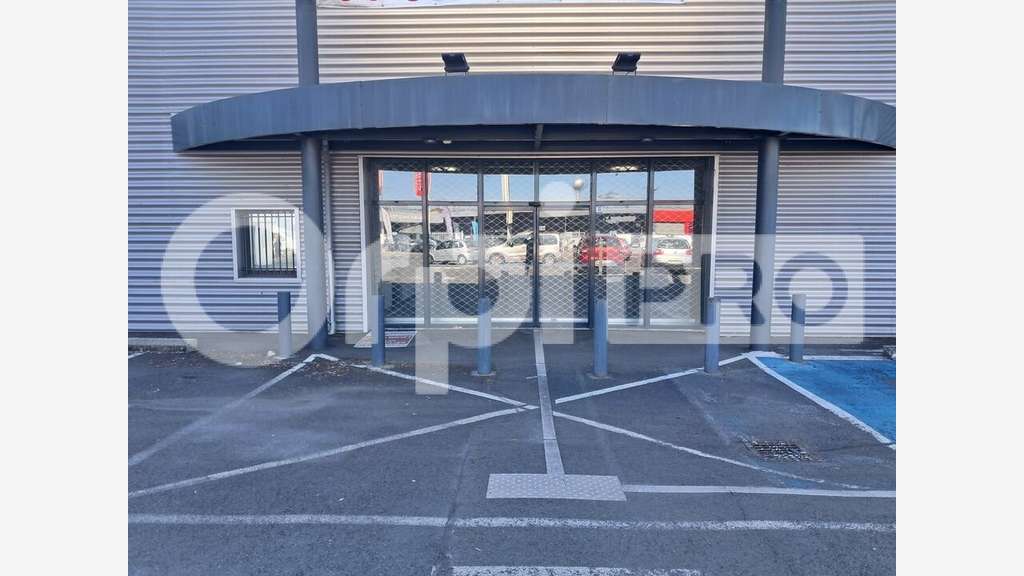 Local commercial de 870m² à louer en zic Montluçon