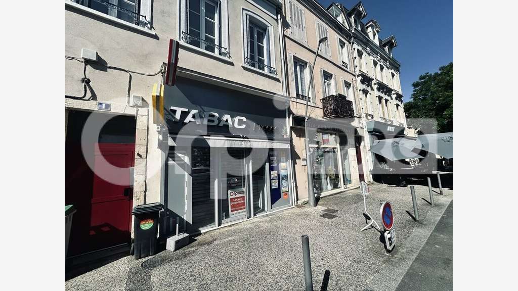 LOCAL COMMERCIAL à louer dans le 03