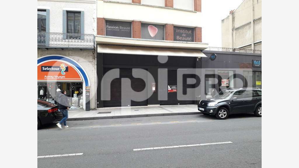 Local commercial de 158m² à louer à Montluçon