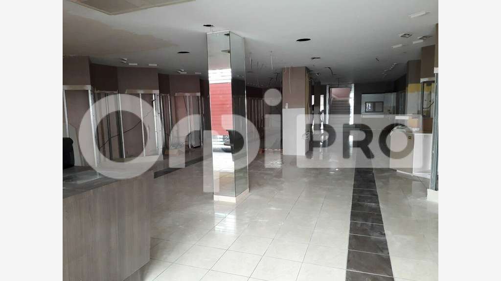 Local commercial de 158m² à louer à Montluçon