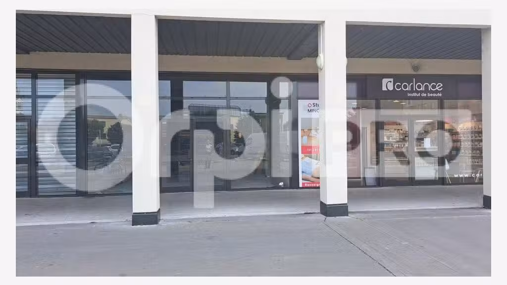 A louer boutique de 125m² à Carrefour Montluçon